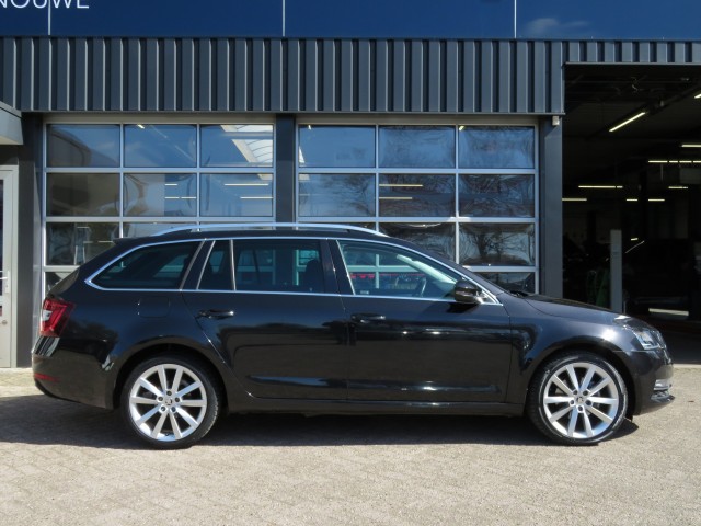 SKODA OCTAVIA 1.0 TSI 115pk DSG-aut. Style / Led / 18 Inch / Navi / Stoelverw. / BOVAG garantie, Garage Groenouwe, Bathmen