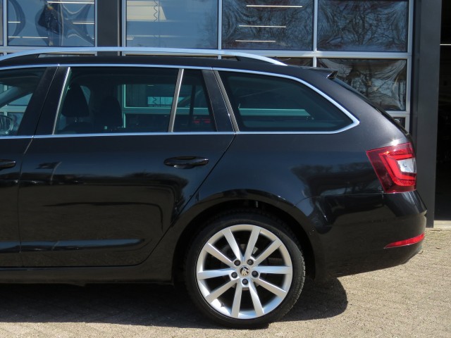 SKODA OCTAVIA 1.0 TSI 115pk DSG-aut. Style / Led / 18 Inch / Navi / Stoelverw. / BOVAG garantie, Garage Groenouwe, Bathmen