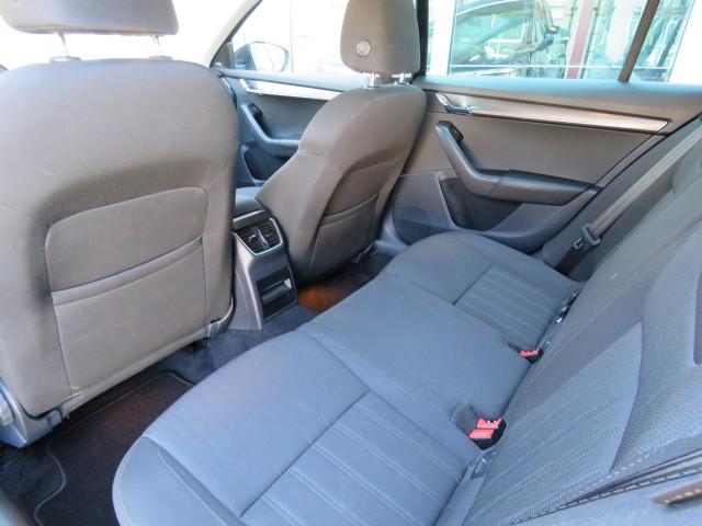 SKODA OCTAVIA 1.0 TSI 115pk DSG-aut. Style / Led / 18 Inch / Navi / Stoelverw. / BOVAG garantie, Garage Groenouwe, Bathmen