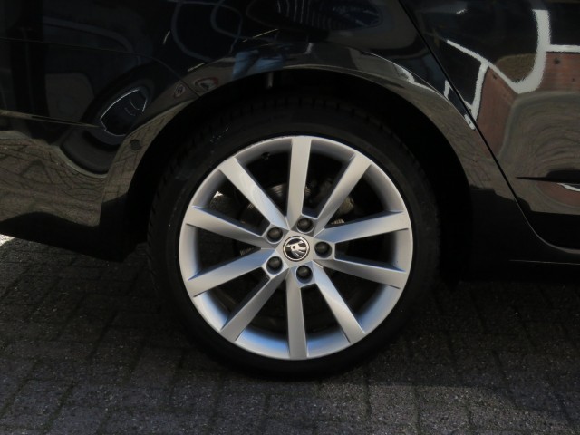 SKODA OCTAVIA 1.0 TSI 115pk DSG-aut. Style / Led / 18 Inch / Navi / Stoelverw. / BOVAG garantie, Garage Groenouwe, Bathmen