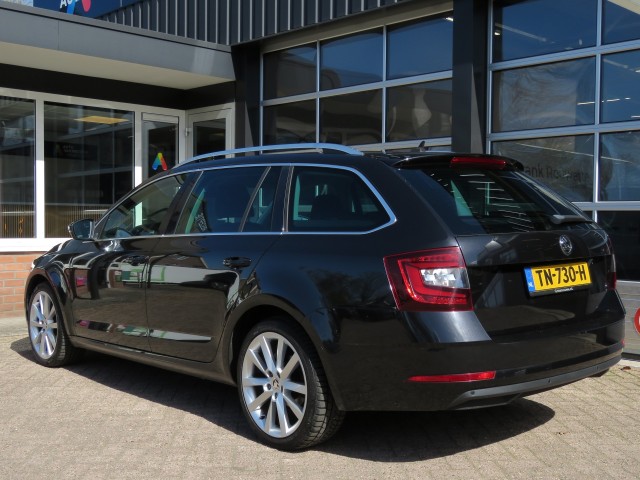 SKODA OCTAVIA 1.0 TSI 115pk DSG-aut. Style / Led / 18 Inch / Navi / Stoelverw. / BOVAG garantie, Garage Groenouwe, Bathmen