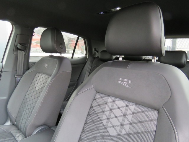 VOLKSWAGEN T-CROSS 1.5 TSI 150pk R-LINE DSG-aut. / Trekhaak / IQ Light / Camera / FABRIEKS garantie, Garage Groenouwe, Bathmen