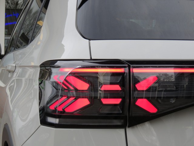 VOLKSWAGEN T-CROSS 1.5 TSI 150pk R-LINE DSG-aut. / Trekhaak / IQ Light / Camera / FABRIEKS garantie, Garage Groenouwe, Bathmen