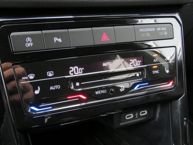 VOLKSWAGEN T-CROSS 1.5 TSI 150pk R-LINE DSG-aut. / Trekhaak / IQ Light / Camera / FABRIEKS garantie, Garage Groenouwe, Bathmen