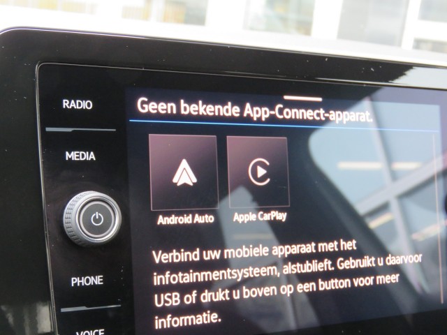 VOLKSWAGEN T-CROSS 1.5 TSI 150pk R-LINE DSG-aut. / Trekhaak / IQ Light / Camera / FABRIEKS garantie, Garage Groenouwe, Bathmen