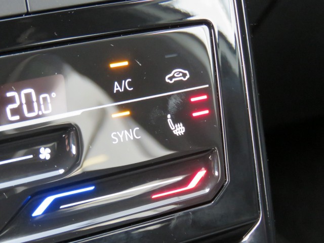 VOLKSWAGEN T-CROSS 1.5 TSI 150pk R-LINE DSG-aut. / Trekhaak / IQ Light / Camera / FABRIEKS garantie, Garage Groenouwe, Bathmen