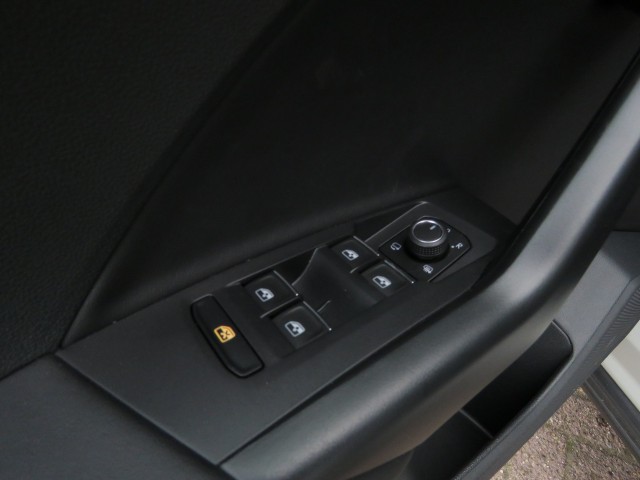 VOLKSWAGEN T-CROSS 1.5 TSI 150pk R-LINE DSG-aut. / Trekhaak / IQ Light / Camera / FABRIEKS garantie, Garage Groenouwe, Bathmen