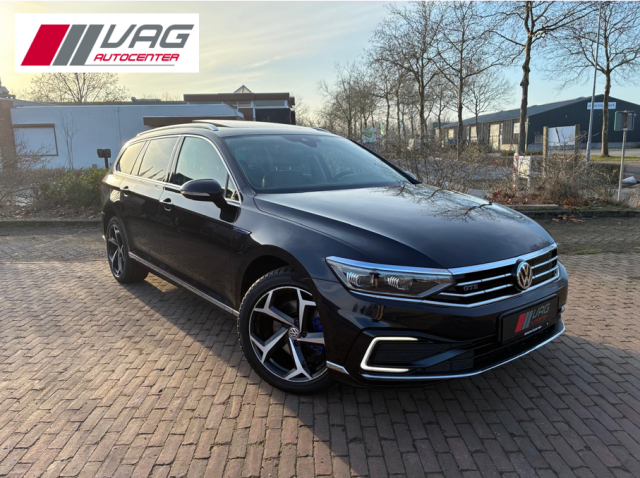 VOLKSWAGEN PASSAT 1.4 TSI GTE, Pano, Trekhaak, 360° Camera, Leder , VAG Autocenter B.V., Uden