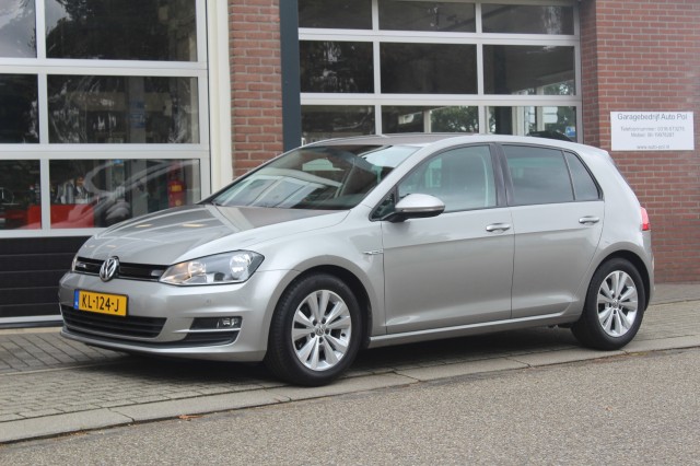 VOLKSWAGEN GOLF 1.0 TSI COMFORTLINE / TREKHAAK / CAMERA / PDC / NAVI, Auto Pol, Renswoude