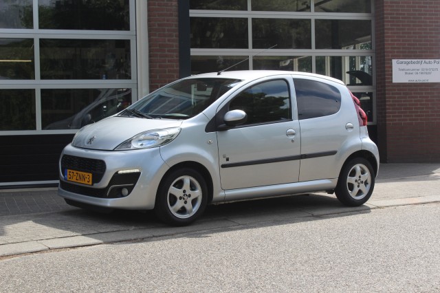 PEUGEOT 107 1.0 BLACK & SILVER, Auto Pol, Renswoude
