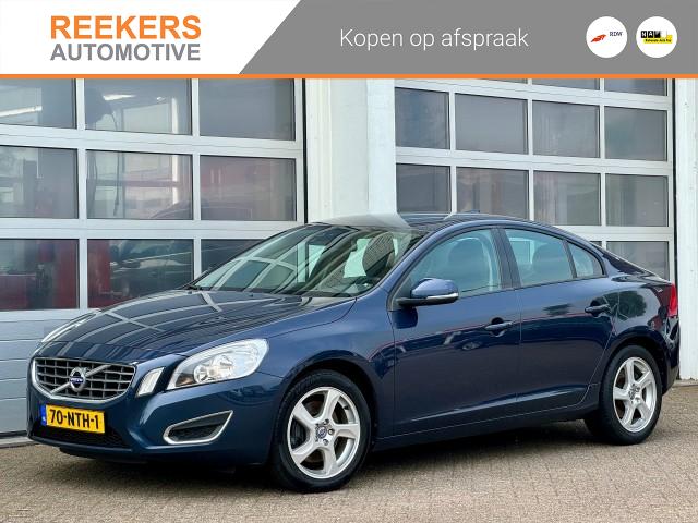 VOLVO S60 Verwacht 2.0T Intro Edition 203PK AUT. Navi Pdc Trekhaak, Reekers Automotive, Hengelo