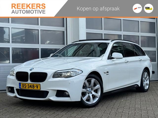 BMW 5-SERIE Verwacht 525XD HIGH EXECUTIVE AUT. Navi Camera Pano Trekhaak, Reekers Automotive, Hengelo