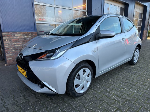 Toyota Aygo - 1.0 VVT-I X-PLAY CAMERA.  ALL.IN.