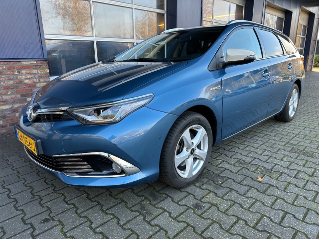 Toyota Auris - 1.8 HYBRID LEASE EXCUSIVE. TREKHAAK. CAMERA. ALL.IN.