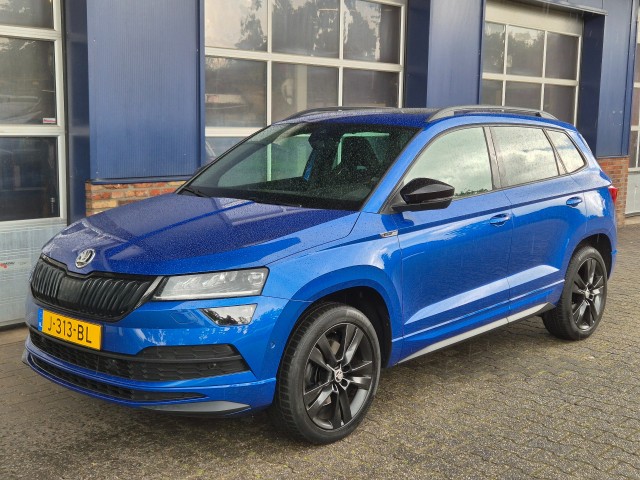 Skoda Karoq - 1.5 TSI Sportline. Business. Aut, Trekhaak, Pano, Stoelverw, Camera ALL IN PRIJS.