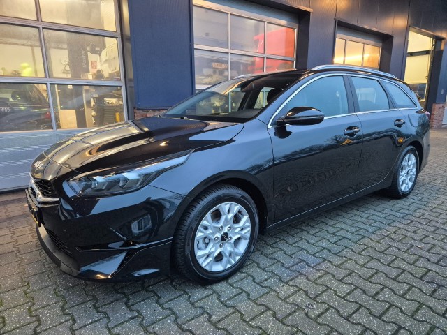 Kia Ceed - 1.5 T-GDI DYNAMICLINE, TREKHAAK, CAMERA, APPLECARPLAY/ANDROID AUTO,  ALL IN PRIJS.