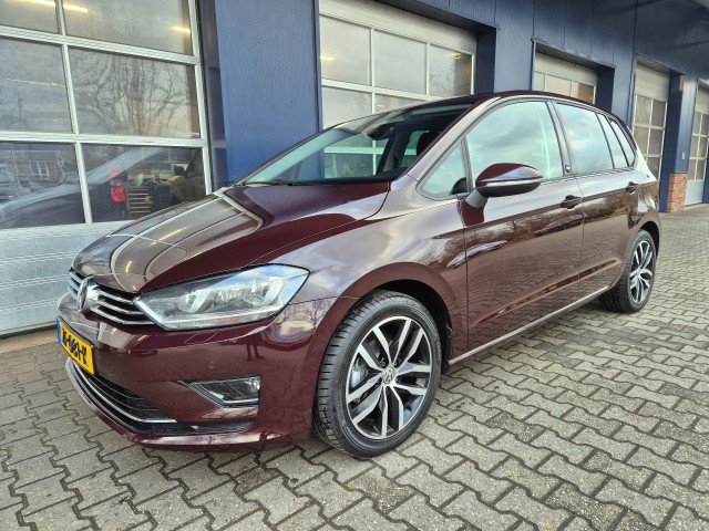 Volkswagen Golf sportsvan - 1.2 TSI Highline Business, Trekhaak, Stoelverwarming, Carplay, Navi, ALL IN prijs!
