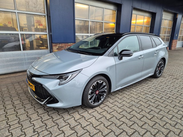 Toyota Corolla - 1.8 HYBRID TOURING SPORTS GR-SPORT, Trekhaak, Stoelverwarming, Bi-Tone, ALL IN prijs!