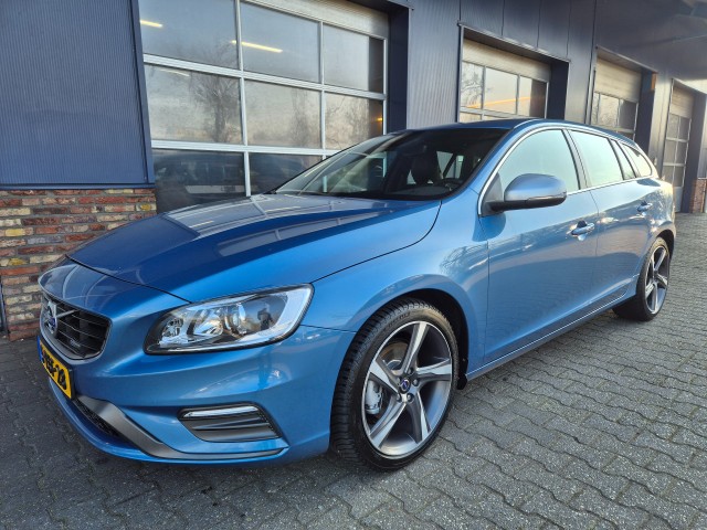 Volvo V60 - 1.6 T3 R-DESIGN, Camera, Trekhaak, Carplay, ALL IN Prijs!