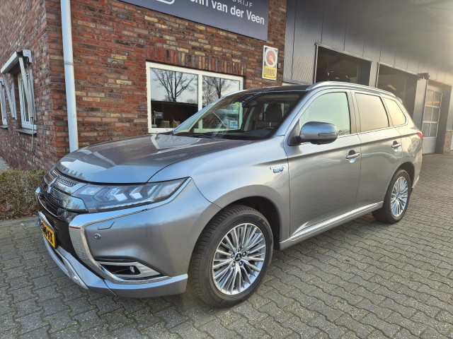 Mitsubishi Outlander - 2.4 PHEV INTENSE+, Stuur/stoel verwarming, 4WD, Schuifdak, ALL IN prijs!