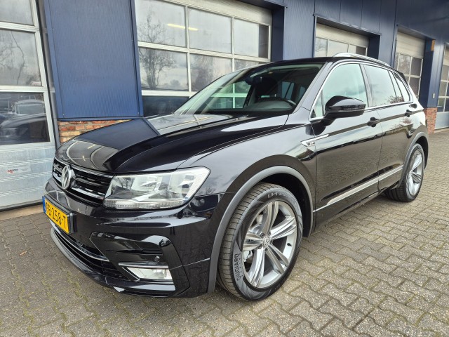 Volkswagen Tiguan - 1.4 TSI R-lINE, Connected Series, Carplay, Stoelverwarming. TREKHAAK. ALL IN Prijs!