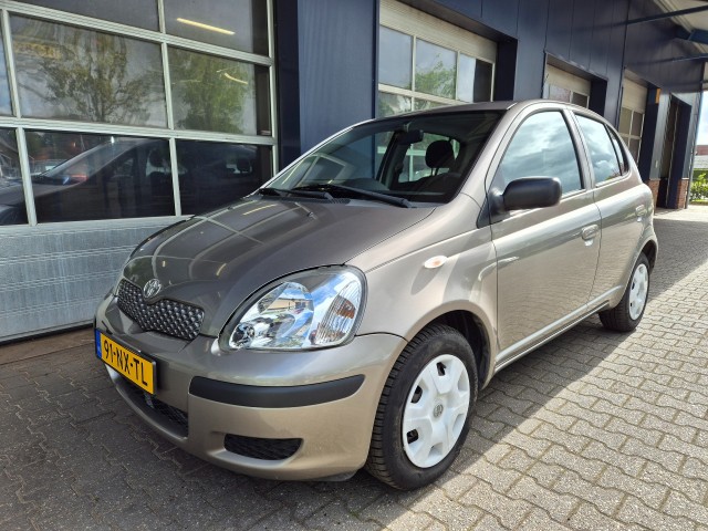 Toyota Yaris - 1.3 VVT-I IDOLS, Trekhaak, ALL season banden. 