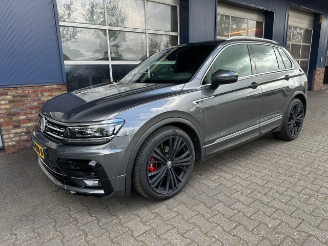 Volkswagen Tiguan - 1.4 TSI 4motion Highline Business R, Automaat, Pano, VCC, ACC, Trekhaak, ALL IN Prijs!