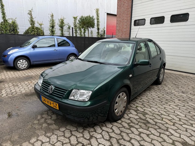 VOLKSWAGEN BORA 2.0 automaat cruise clima parkeers. APK nieuw, Elbers Auto's, Overloon