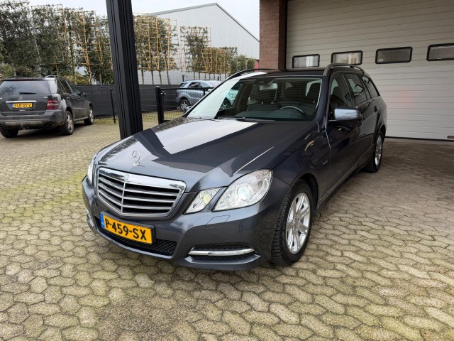 MERCEDES-BENZ E-KLASSE 200 CGI  Estate Avantgarde 7G xenon trekhaak, Elbers Auto's, Overloon