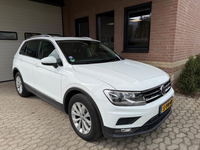 VOLKSWAGEN TIGUAN 1.5 TSI 150 pk pano elektr. trekh massage Carplay, Elbers Auto's, Overloon
