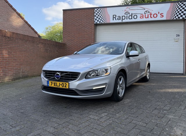 VOLVO V60 2.0 D4 MOMENTUM EURO 6 Dealer onderhouden  181PK, Rapido Auto's, Enschede
