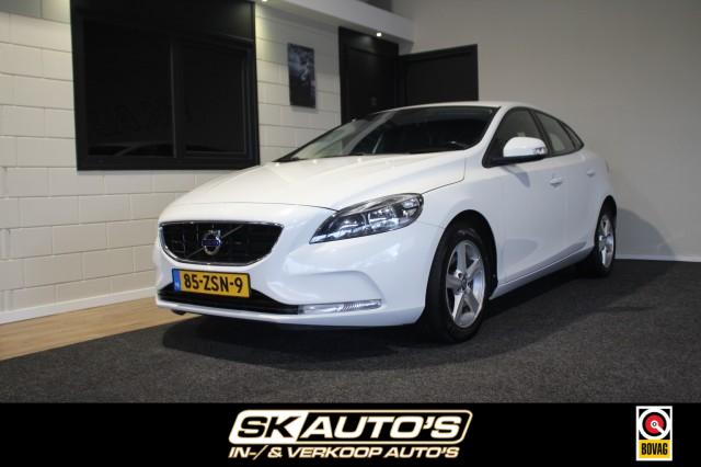 VOLVO V40 - 1.6 T3 KINETIC NAP! CAMERA NAVI TREKHAAK CLIMA  ALL-IN PRIJS! 