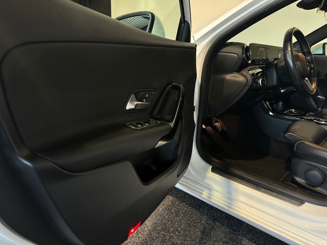 MERCEDES-BENZ A-KLASSE 160 - NAP l CLIMA l CRUISE l CAMERA l CARPLAY l 17INCH l , SK Autos, Emmen