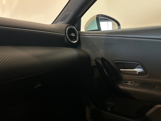 MERCEDES-BENZ A-KLASSE 160 - NAP l CLIMA l CRUISE l CAMERA l CARPLAY l 17INCH l , SK Autos, Emmen