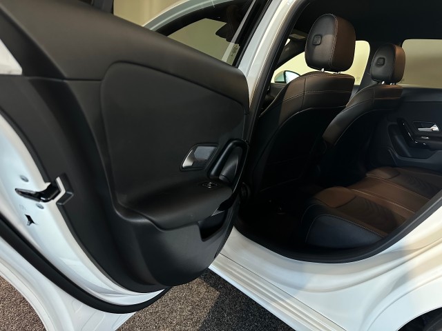 MERCEDES-BENZ A-KLASSE 160 - NAP l CLIMA l CRUISE l CAMERA l CARPLAY l 17INCH l , SK Autos, Emmen