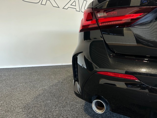 BMW 1-SERIE 118I BNS EDITION M-PAKKET l LED l CAMERA l 17INCH l PDC l , SK Autos, Emmen