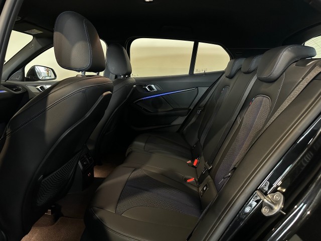 BMW 1-SERIE 118I BNS EDITION M-PAKKET l LED l CAMERA l 17INCH l PDC l , SK Autos, Emmen