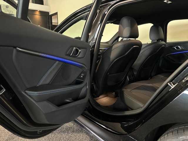 BMW 1-SERIE 118I BNS EDITION M-PAKKET l LED l CAMERA l 17INCH l PDC l , SK Autos, Emmen