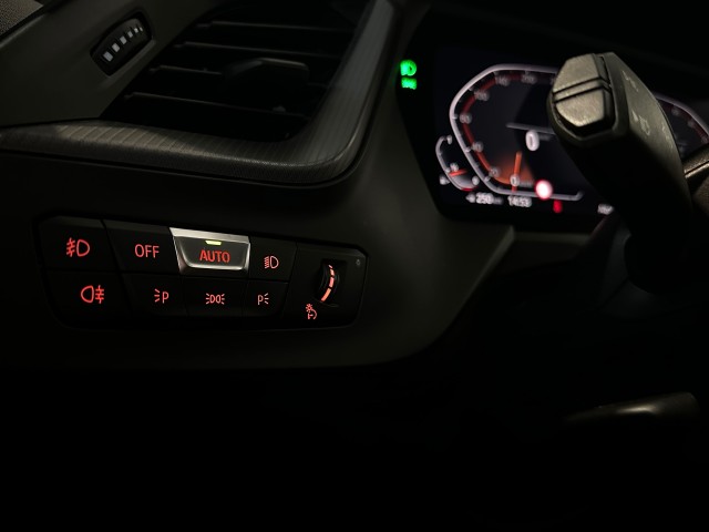 BMW 1-SERIE 118I BNS EDITION M-PAKKET l LED l CAMERA l 17INCH l PDC l , SK Autos, Emmen