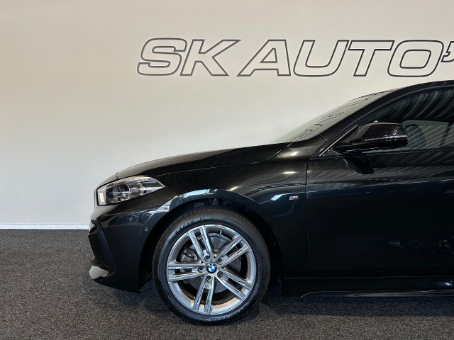 BMW 1-SERIE 118I BNS EDITION M-PAKKET l LED l CAMERA l 17INCH l PDC l , SK Autos, Emmen