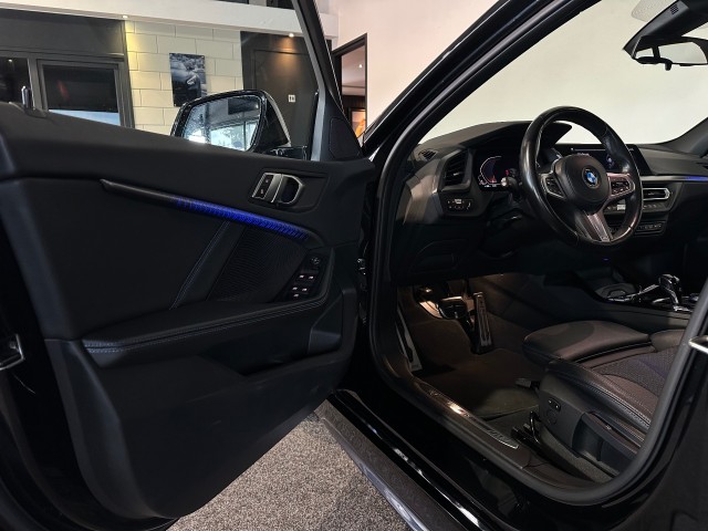 BMW 1-SERIE 118I BNS EDITION M-PAKKET l LED l CAMERA l 17INCH l PDC l , SK Autos, Emmen