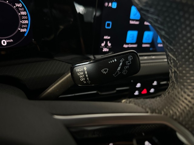 VOLKSWAGEN GOLF 1.5 TSI R-LINE LED l CLIMA l STOEL/STUURVERW l SFEERVER l , SK Autos, Emmen