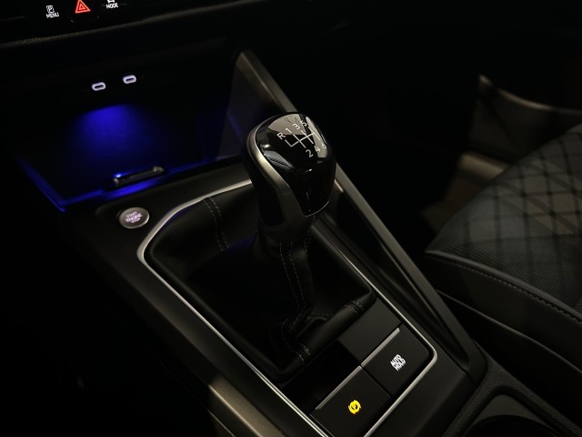 VOLKSWAGEN GOLF 1.5 TSI R-LINE LED l CLIMA l STOEL/STUURVERW l SFEERVER l , SK Autos, Emmen