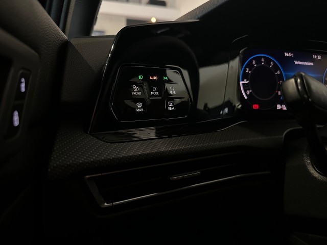 VOLKSWAGEN GOLF 1.5 TSI R-LINE LED l CLIMA l STOEL/STUURVERW l SFEERVER l , SK Autos, Emmen