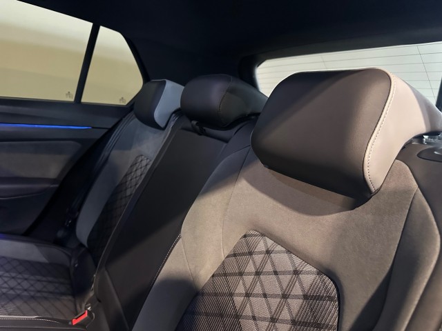 VOLKSWAGEN GOLF 1.5 TSI R-LINE LED l CLIMA l STOEL/STUURVERW l SFEERVER l , SK Autos, Emmen