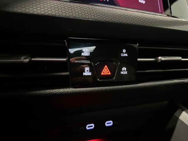 VOLKSWAGEN GOLF 2.0 TDI GTD l 200PK l FULL LED l STOEL+STUURVERW l CARPLAY l SFEERVERL, SK Autos, Emmen