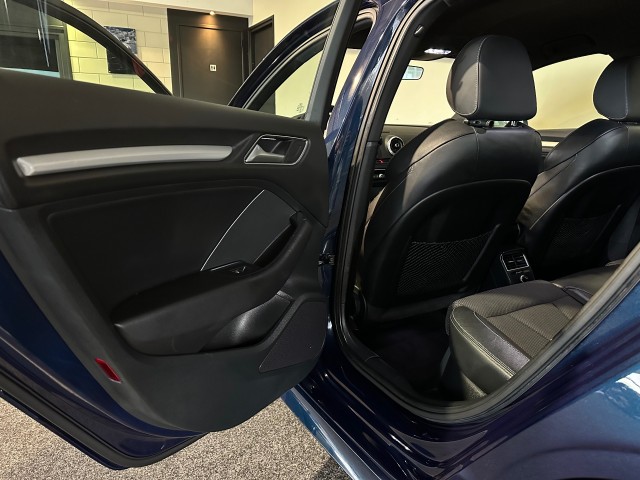 AUDI A3 1.5 TFSI COD SP.SL.E l LED l CRUISE l AUTOMAAT l LMV l S-LINE l , SK Autos, Emmen