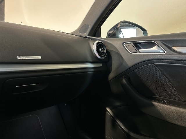 AUDI A3 1.5 TFSI COD SP.SL.E l LED l CRUISE l AUTOMAAT l LMV l S-LINE l , SK Autos, Emmen