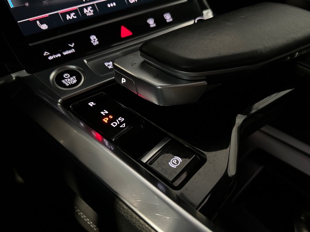 AUDI E-TRON 50 QUATTRO BNS ED+ NAP l PANO l CAMERA l STOELVERW l VIRTUEL l 313PK l , SK Autos, Emmen