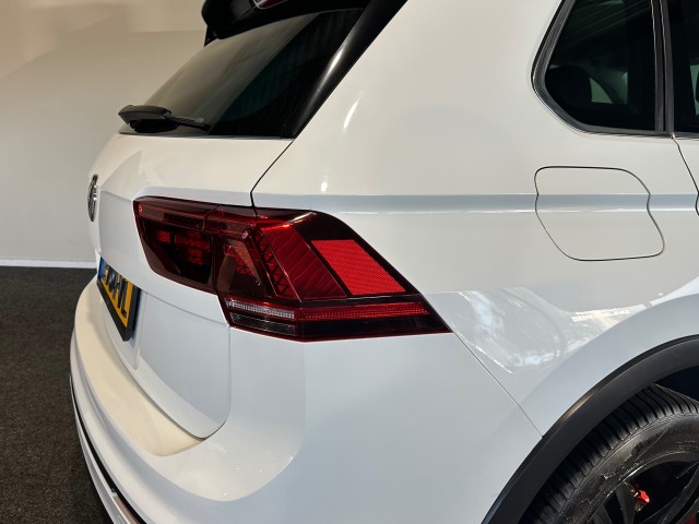 VOLKSWAGEN TIGUAN 1.4 TSI ACT HIGHL. R-LINE l CRUISE l LMV l CARPLAY l AUTOMAAT l , SK Autos, Emmen